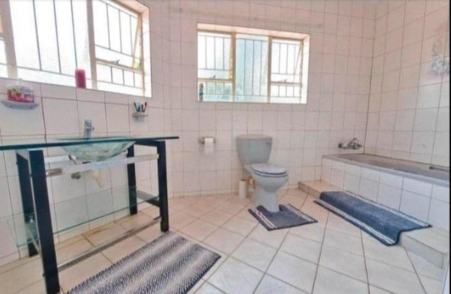 5 Bedroom Property for Sale in Mmabatho Unit 6 North West